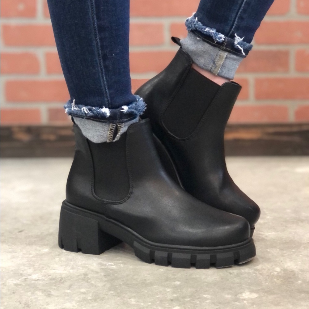BNWT Black Boot